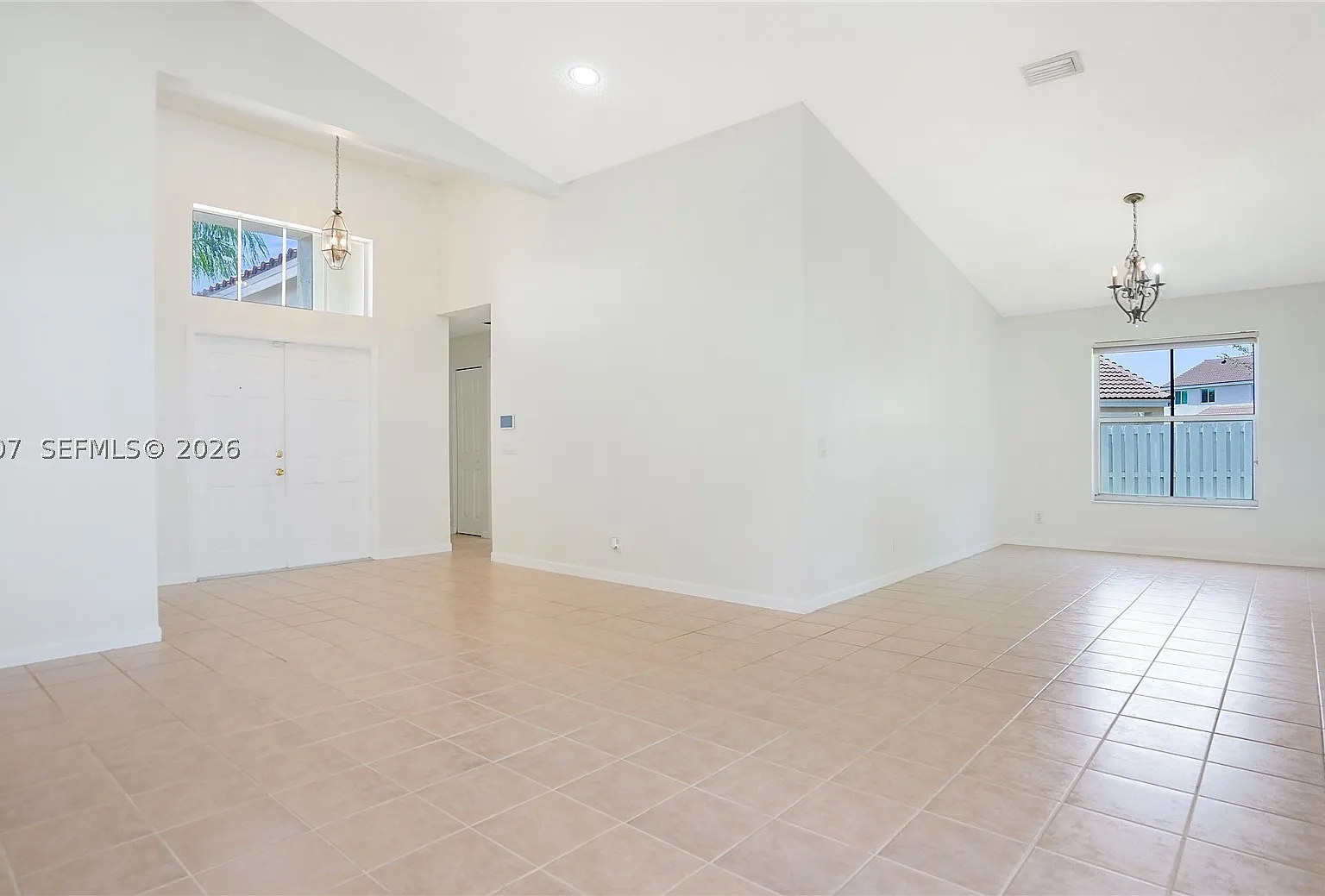 4 bed, 2.5 bath, 2055 sqft, $5,800 — Photo 4