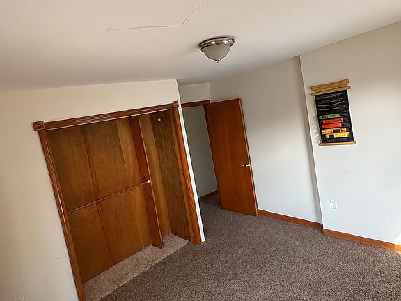 4th image of 26 Belden St