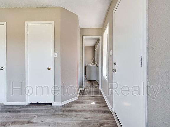 3rd image of 2120 Glen Ellyn St