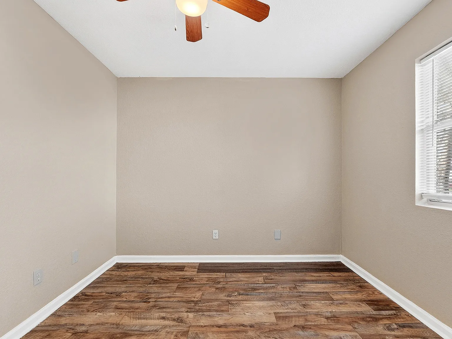 905 Parmer Avenue - A — Photo 2