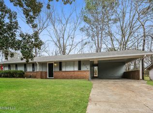 3040 Suncrest Dr, Jackson, MS 39212