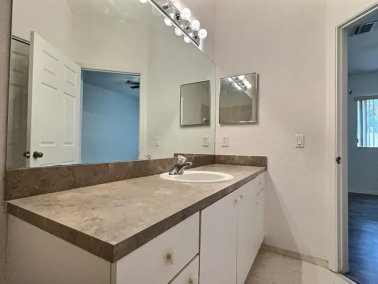 8833 S Isles Cir #8833 — Photo 14