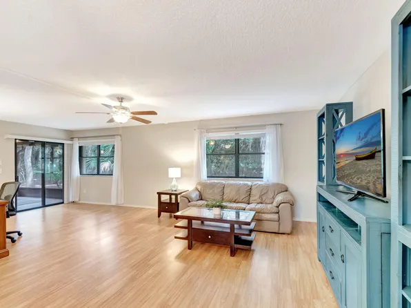217 Thorn Apple Court, Royal Palm Beach, FL 33411