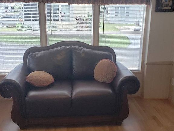 3rd image of 820 Owl Ln