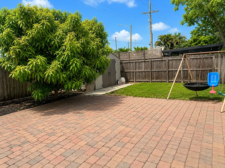 4249 SW 48th Ct — Photo 14