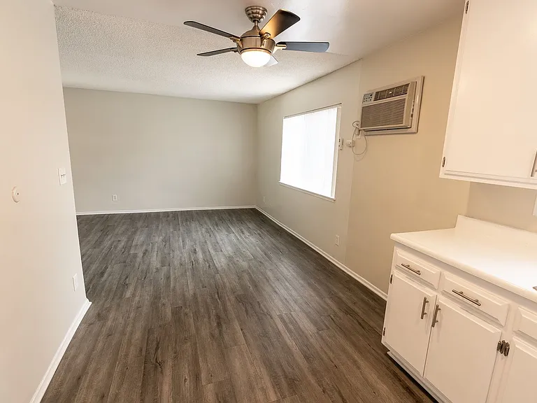 18400 Prairie Street — Photo 13
