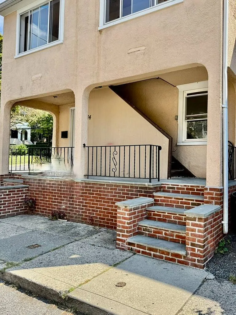 3 bed, 1.0 bath, 700 sqft, $3,100 — Photo 1
