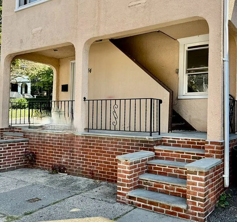 74 Yale Ave