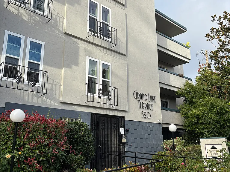 520 Van Buren Avenue — Photo 12