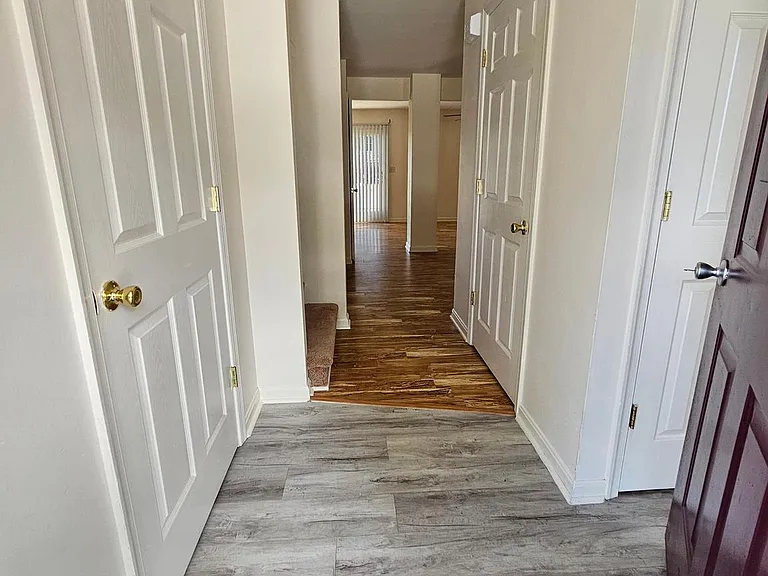 218 E North St — Photo 27