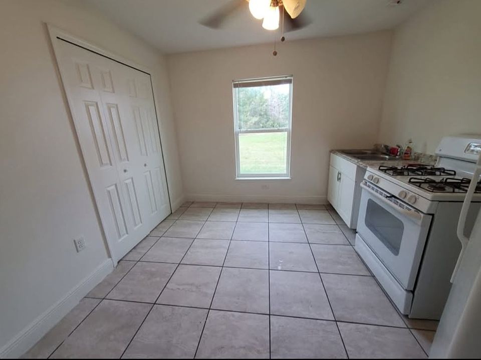 1st image of 355 Camellia Ct