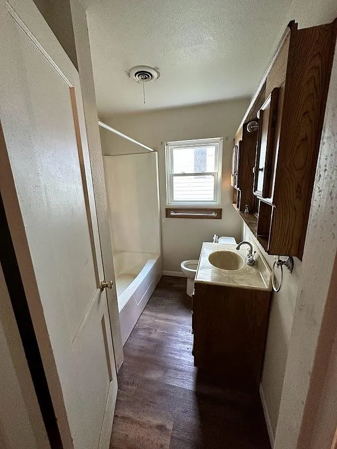 3 bed, 1176 sqft, $1,350 — Photo 4