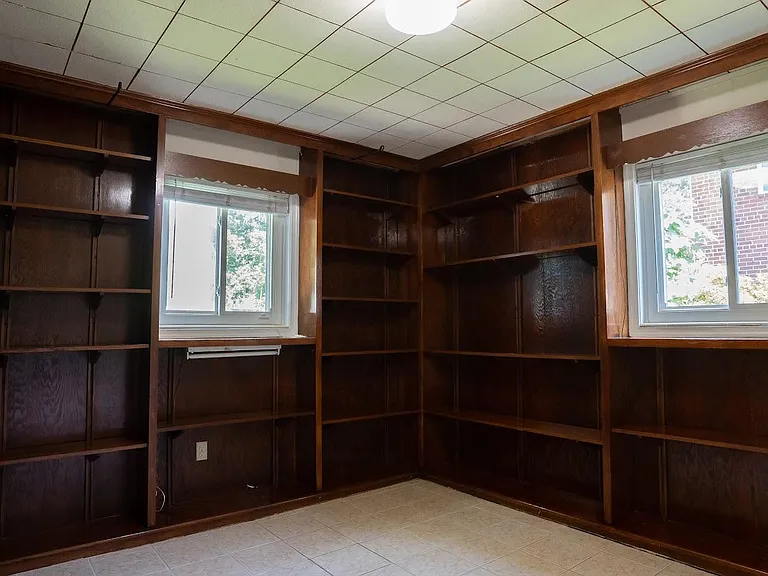 E Parkhill Dr — Photo 17