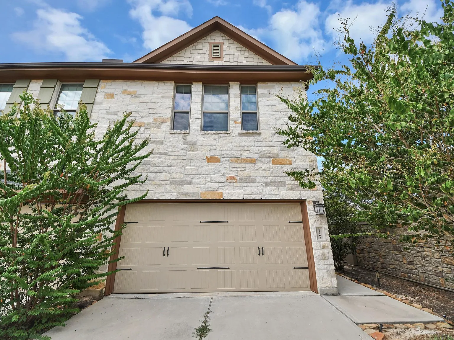 3 bed, 2.5 bath, 1754 sqft, $2,250 — Photo 2