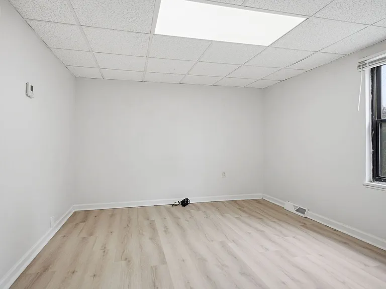 3185 Glendale Ave — Photo 9