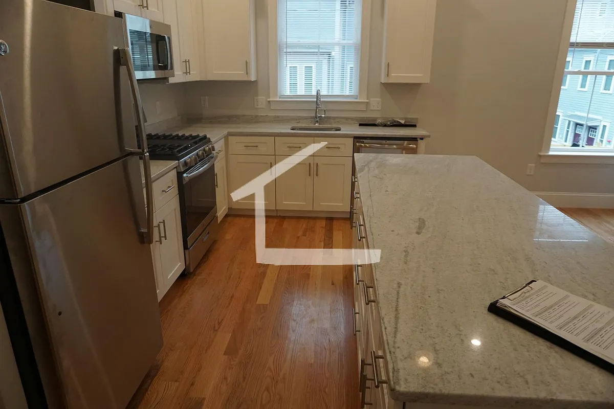 Building Photo - 18 Murdock St #2