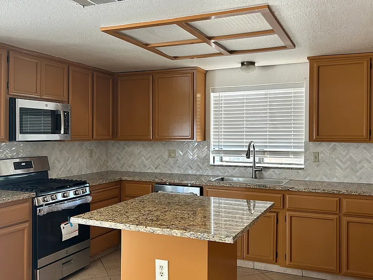 1691 Yorktown Ct — Photo 12