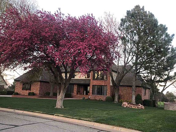 5th image of 917 Club View Dr