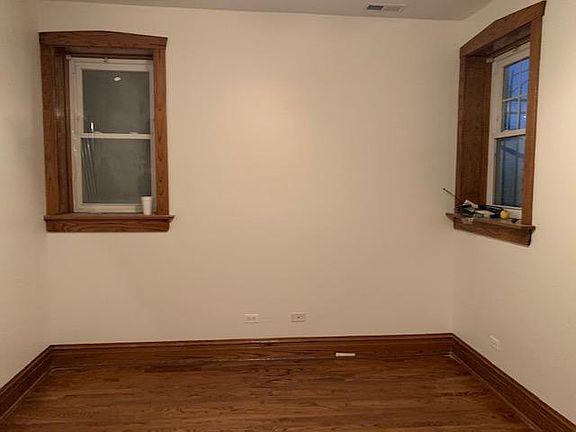 4th image of 2337 N Kilbourn Ave