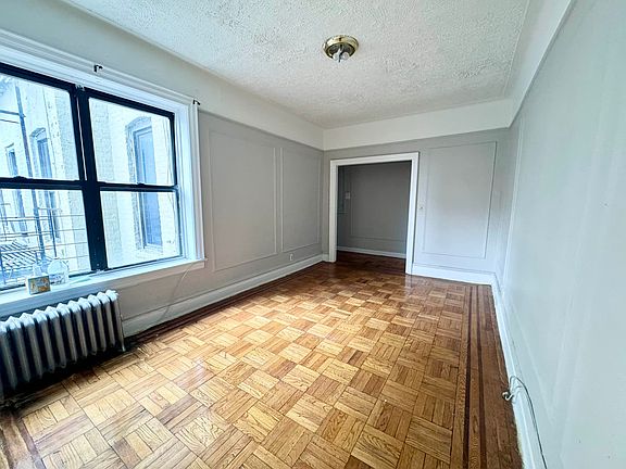 4th image of 902 44th St #B27