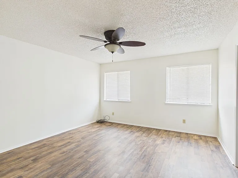 200 Buttercup Dr #201 — Photo 5