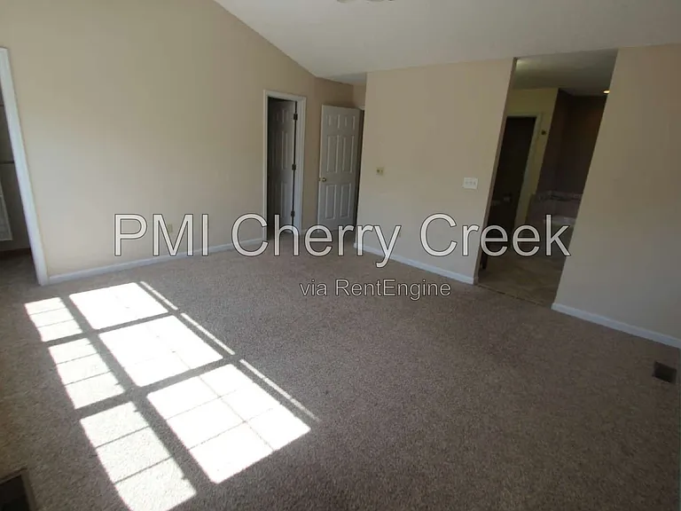 9800 Foxhill Cir — Photo 19