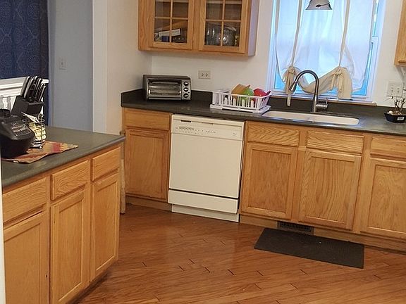 3rd image of 21427 Abbey Ln