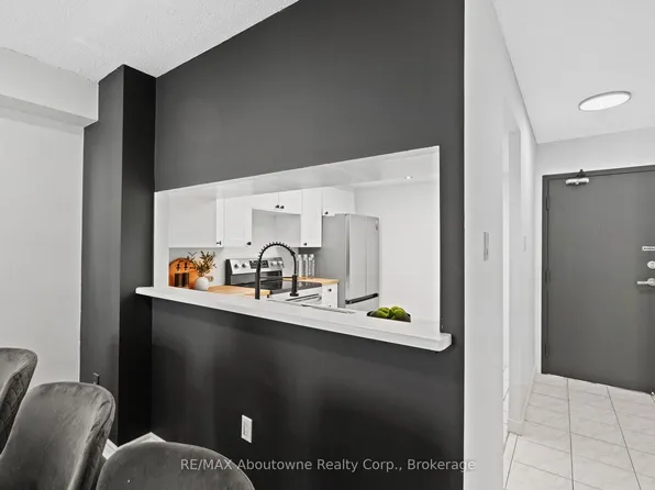300 Webb Dr #1108, Mississauga, ON L5B 3W3