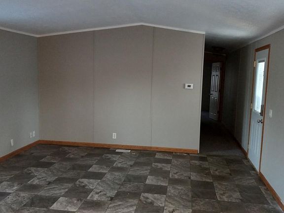 4th image of 225 Park Ln