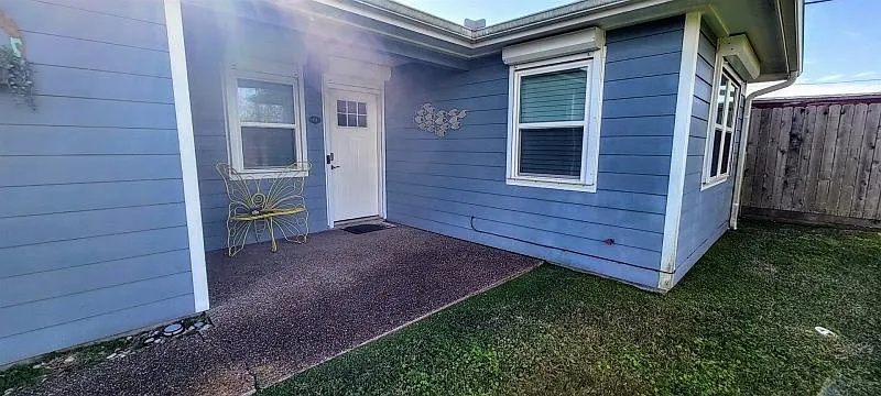 2 bed, 2.0 bath, 1012 sqft, $2,300 — Photo 2
