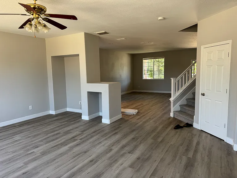 1047 Boardwalk Dr — Photo 12