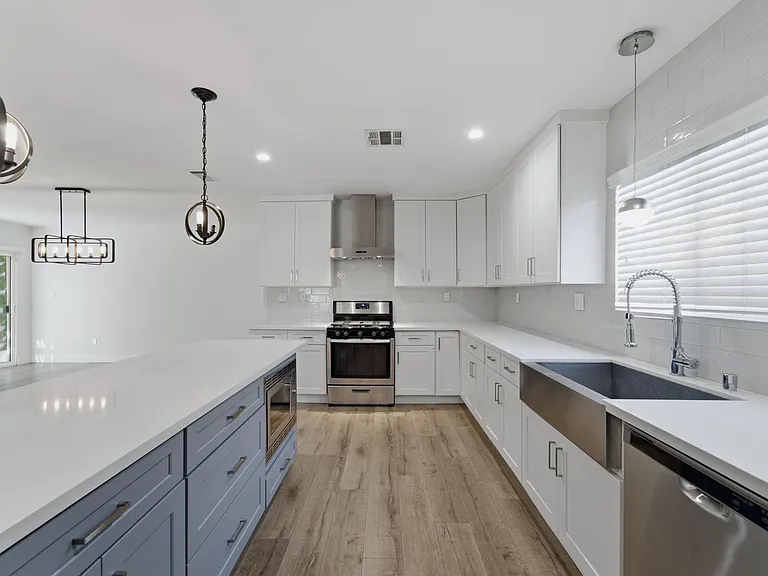 2122 S Highland Ave — Photo 7