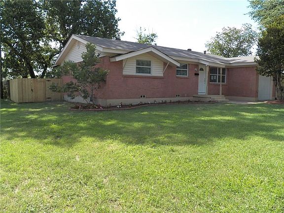 3rd image of 202 S Sheppard Dr