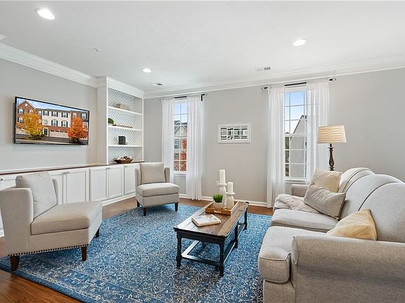 3rd image of 226 Noble Woods Dr