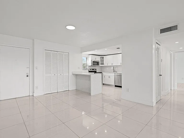 9170 Fontainebleau Blvd #301 — Photo 9