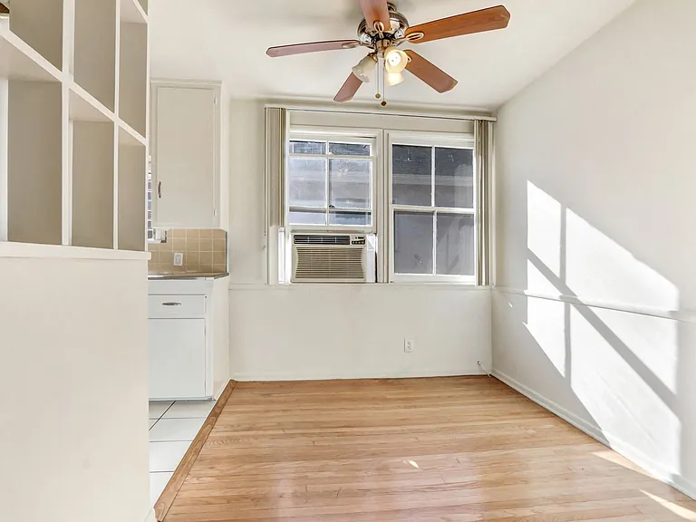 Hayworth Avenue Apartments — Photo 31
