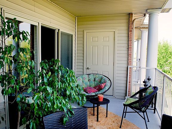 Patio (balcony not available)