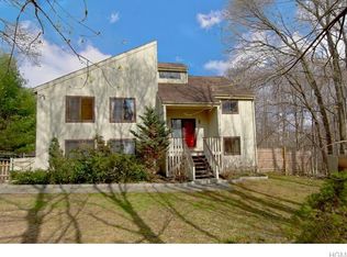 2 Lounsbury Dr, Baldwin Place, NY 10505