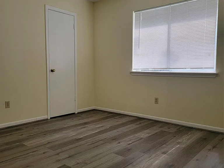 3907 Bartons Ct — Photo 13