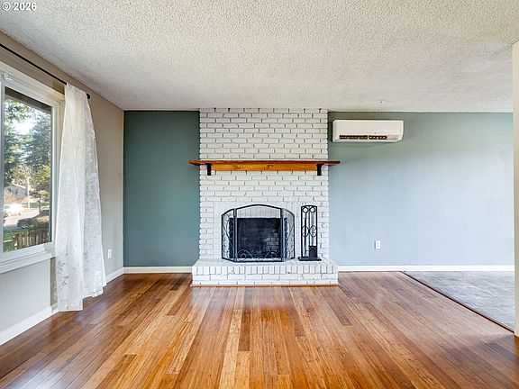 3rd image of 4212 NE 152nd Ave