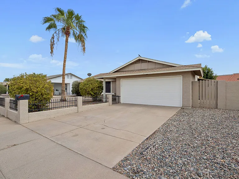 737 W El Prado Rd — Photo 5