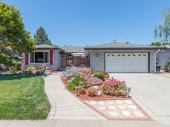 2nd image of 8433 Lake Forest Dr