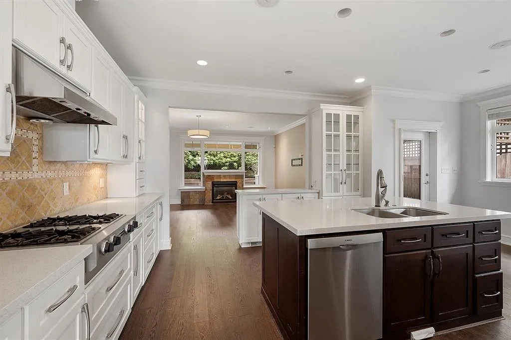 5 bed, 4500 sqft, $9,500 — Photo 4