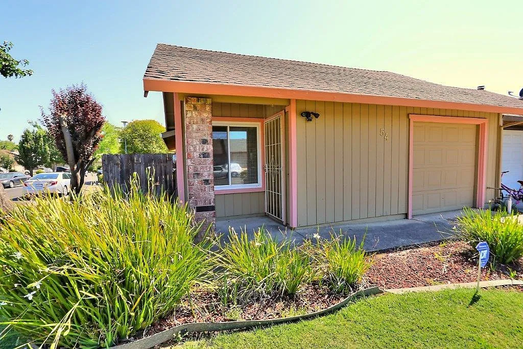 54 Quasar Cir photo 1