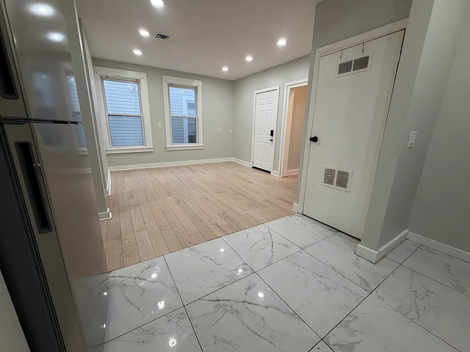 4 bed, 1200 sqft, $1,845 — Photo 2
