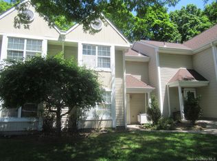127 Creekside Cir, Spring Valley, NY 10977