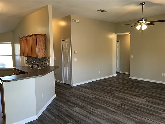 3201 Ginny Lake Dr — Photo 6