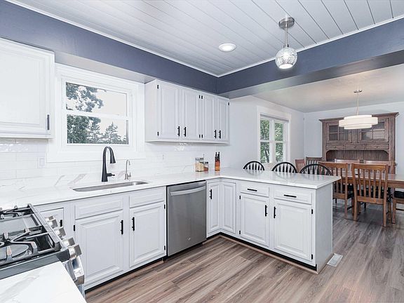 3rd image of 108 N Kingswood Dr