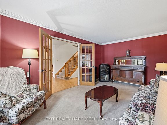5th image of 77 Lord Simcoe Dr