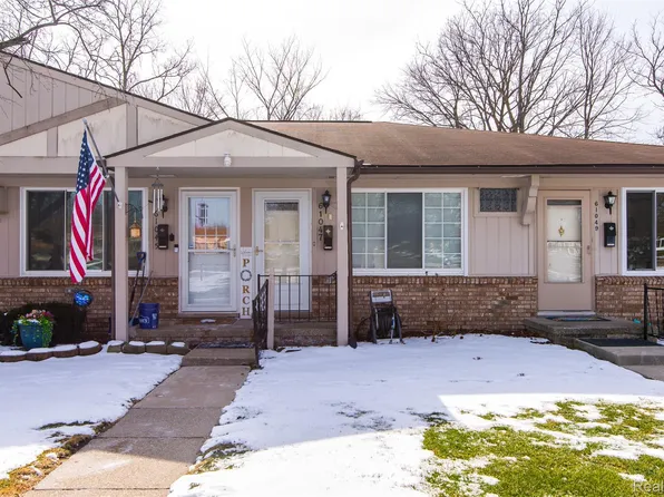 61047 Heritage Blvd, South Lyon, MI 48178